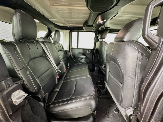 Used 2022 Jeep Wrangler Unlimited Sahara w/ Cold Weather Group AWD/4WD image 33