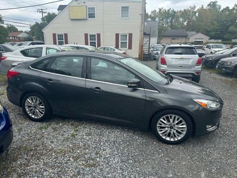 Used 2017 Ford Focus Titanium image 8