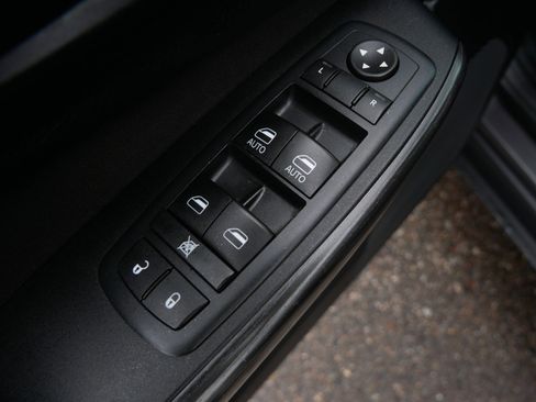 Used 2017 Jeep Cherokee Latitude AWD/4WD image 21