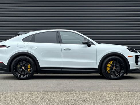 Used 2024 Porsche Cayenne Turbo GT image 9