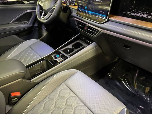 New 2026 Volkswagen Tiguan SEL R-Line image 14