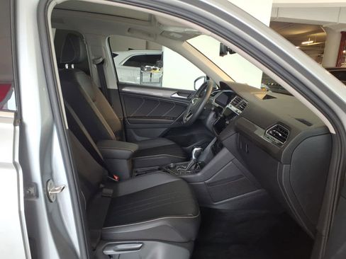 Used 2023 Volkswagen Tiguan SE w/ Panoramic Sunroof Package AWD/4WD image 21