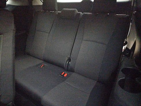 Used 2023 Toyota Highlander LE FWD image 14