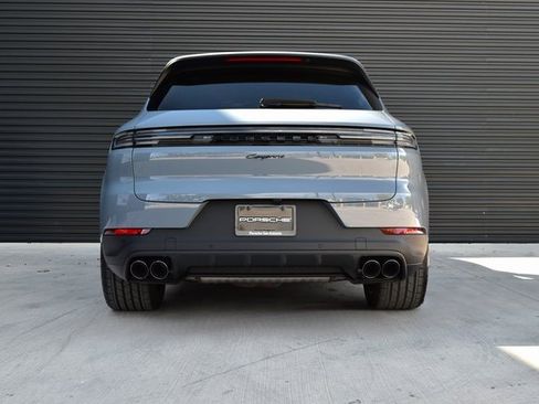 Certified 2025 Porsche Cayenne image 6