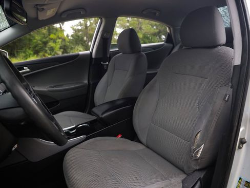 Used 2011 Hyundai Sonata GLS FWD image 6