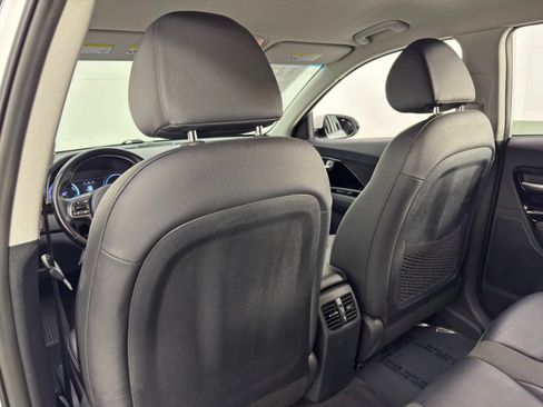 Used 2019 Kia Niro EX image 32