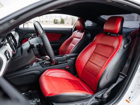 Used 2017 Ford Mustang GT Premium image 4