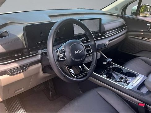 Used 2026 Kia Carnival EX FWD image 17