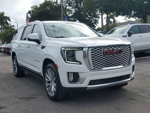 Used 2023 GMC Yukon XL Denali image 4