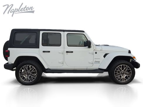Used 2023 Jeep Wrangler Unlimited Sahara w/ Cold Weather Group AWD/4WD image 7
