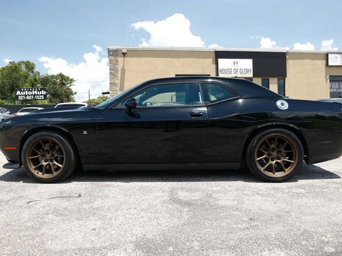 Used 2017 Dodge Challenger R/T Scat Pack RWD image 2