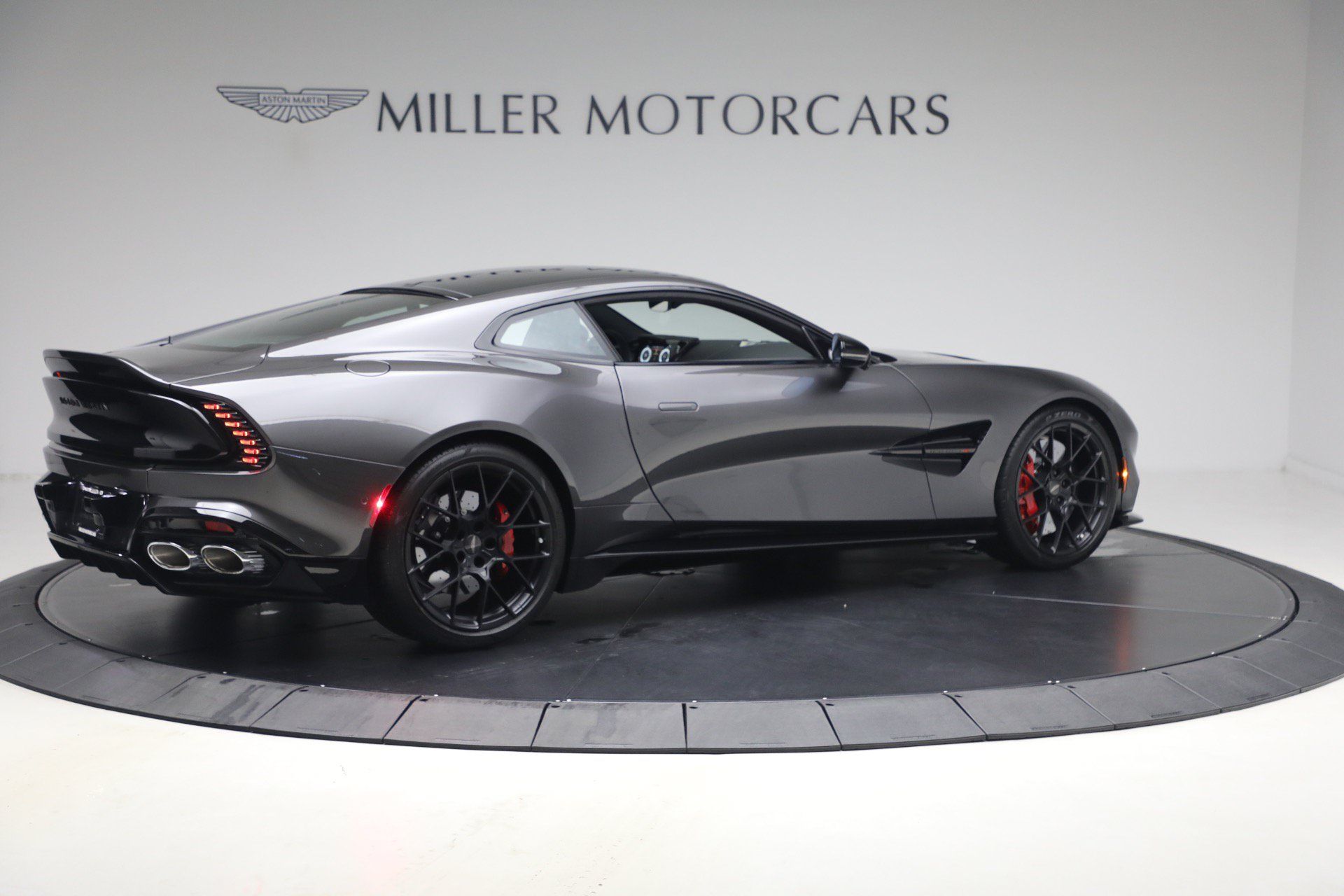 Used 2026 Aston Martin Vanquish RWD image 8