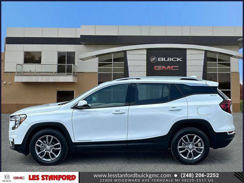 Used 2023 GMC Terrain SLT AWD/4WD image 2