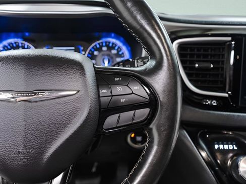 Used 2020 Chrysler Pacifica Touring-L AWD/4WD image 12