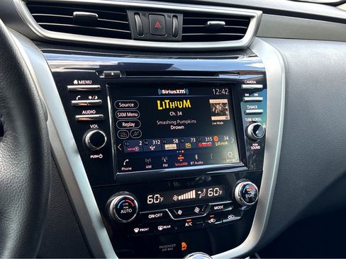 Used 2022 Nissan Murano SV w/ SV Midnight Edition Package image 9