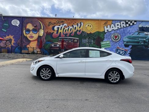 Used 2016 Hyundai Elantra SE w/ Option Group 02 FWD image 2