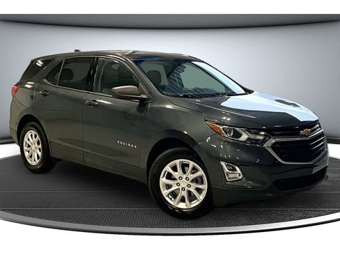 Used 2019 Chevrolet Equinox LS w/ LS Convenience Package image 2