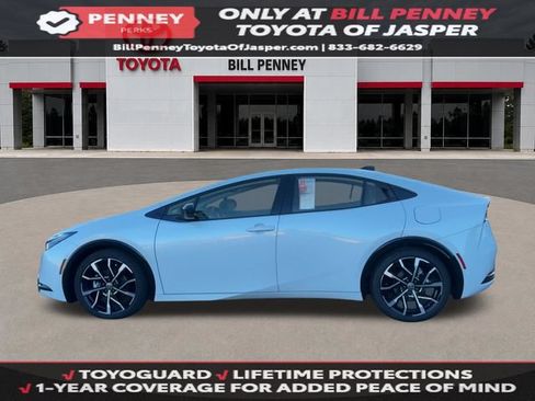 New 2026 Toyota Prius Plug-In Hybrid FWD image 2