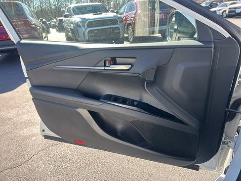 Used 2025 Toyota Camry SE image 27