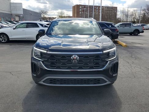 Used 2025 Volkswagen Atlas Cross Sport SE image 2