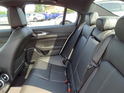 Used 2024 Alfa Romeo Giulia Sprint image 14