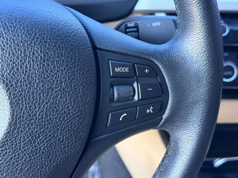 Used 2018 BMW 320i Sedan RWD image 16