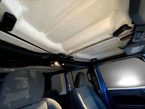 Used 2023 Jeep Wrangler Sport S image 28