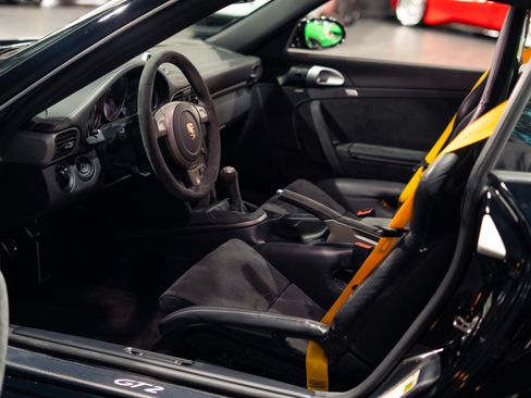 Used 2008 Porsche 911 GT2 RWD image 3