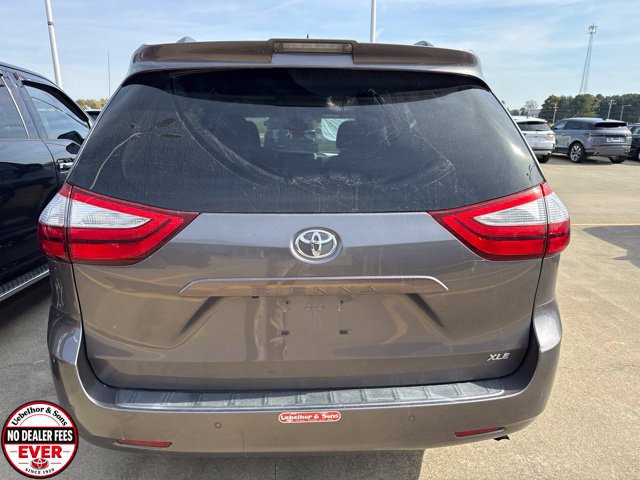 Used 2018 Toyota Sienna XLE w/ XLE Navigation Package FWD image 8