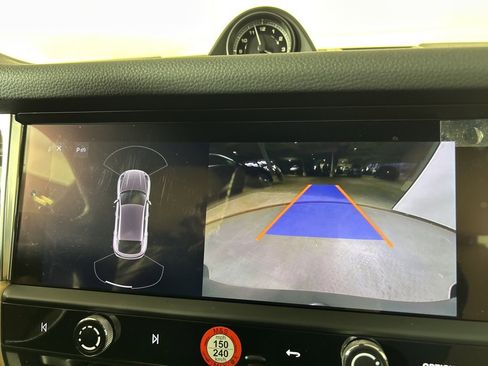 Certified 2025 Porsche Macan image 33