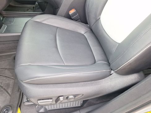 Used 2025 Toyota Sienna XSE FWD image 15