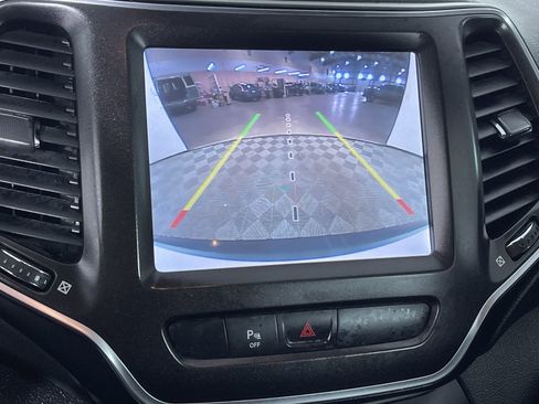 Used 2019 Jeep Cherokee Trailhawk image 19