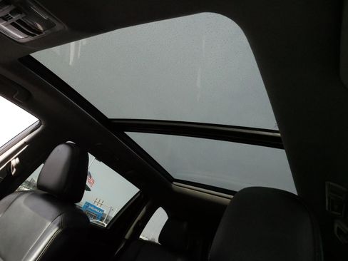 Used 2017 Toyota Highlander Limited Platinum image 32