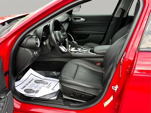 Used 2020 Alfa Romeo Giulia w/ Nero Edizione image 12