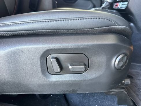 Used 2025 Jeep Wrangler Unlimited Rubicon AWD/4WD image 28