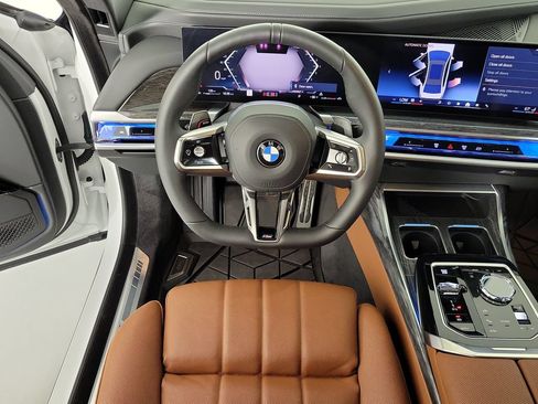 Used 2025 BMW 760i xDrive w/ Executive Package AWD/4WD image 15