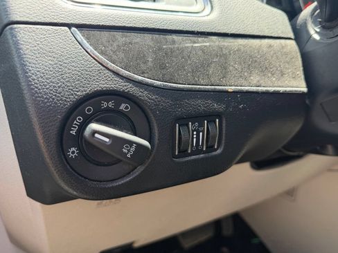 Used 2013 Chrysler Town & Country Touring FWD image 14