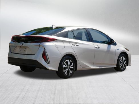 Used 2017 Toyota Prius Prime Advanced FWD image 7