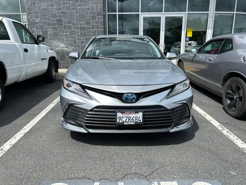 Used 2023 Toyota Camry XLE FWD image 6