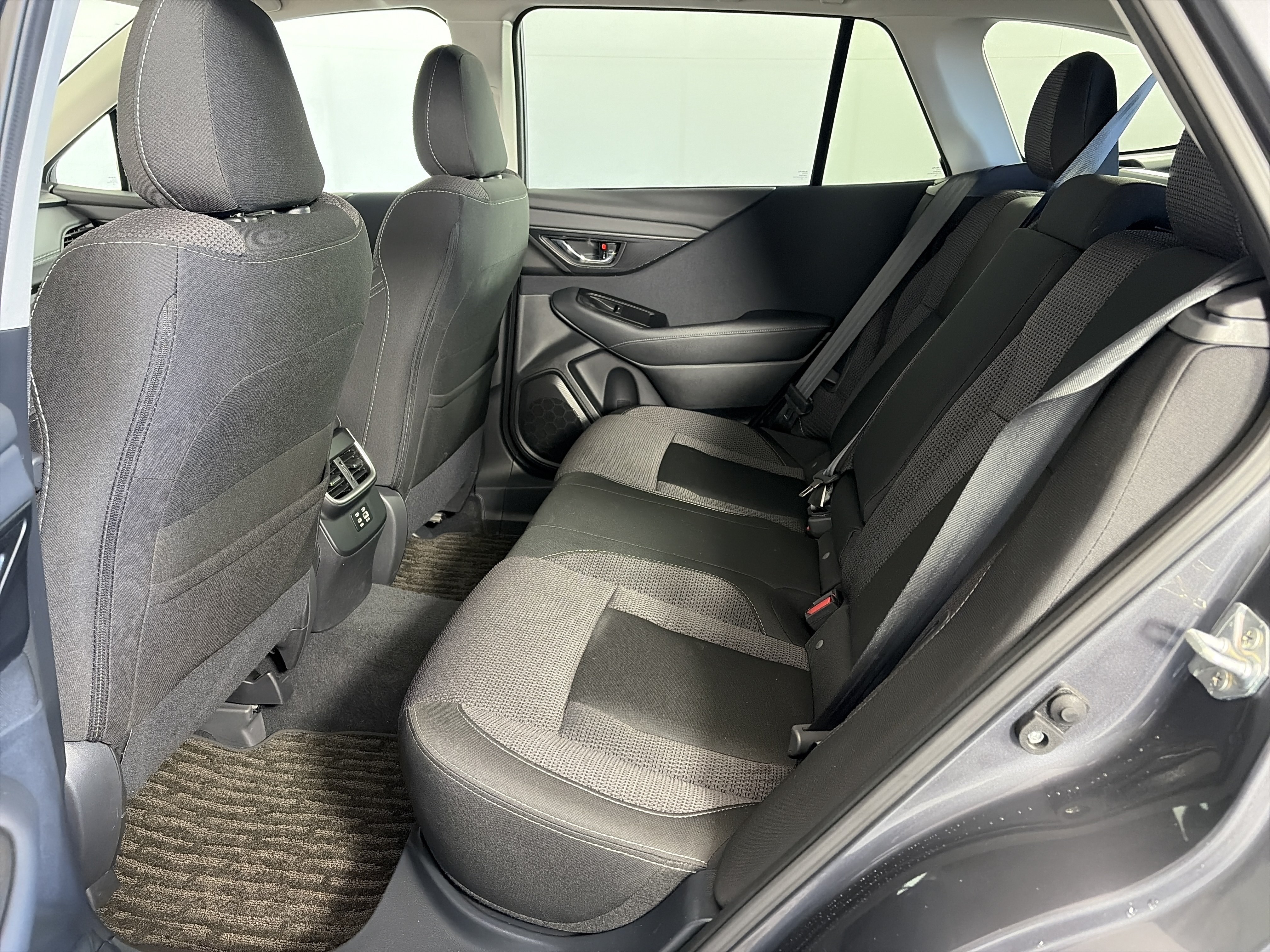 Used 2025 Subaru Outback Premium AWD/4WD image 7