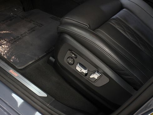 Used 2024 BMW X7 xDrive40i w/ Climate Comfort Package image 21