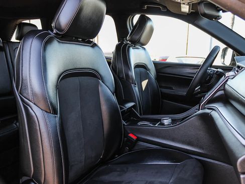 Used 2024 Jeep Grand Cherokee Altitude image 16