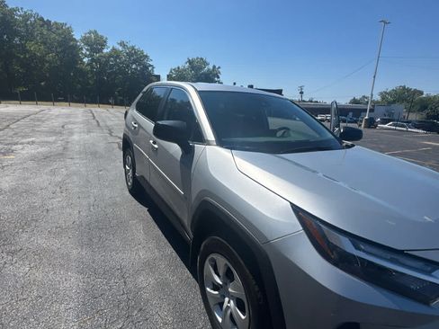 Used 2024 Toyota RAV4 LE AWD/4WD image 5