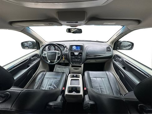 Used 2014 Chrysler Town & Country Touring FWD image 30