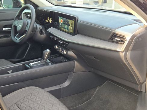 Certified 2025 Nissan Kicks SV w/ Charging Package image 28