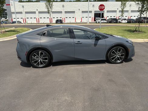 Used 2024 Toyota Prius Limited FWD image 11