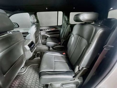 Used 2022 Jeep Wagoneer Series III w/ Premium Group I AWD/4WD image 27