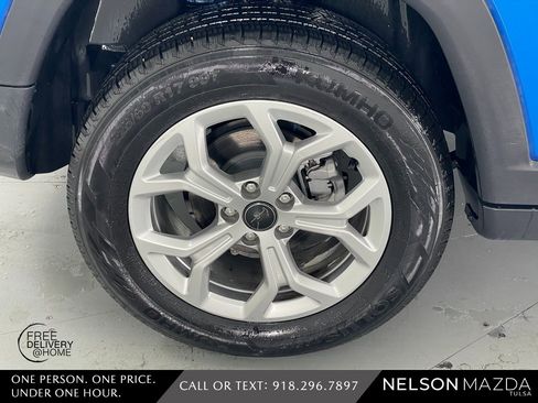 Used 2025 Jeep Compass Latitude image 11