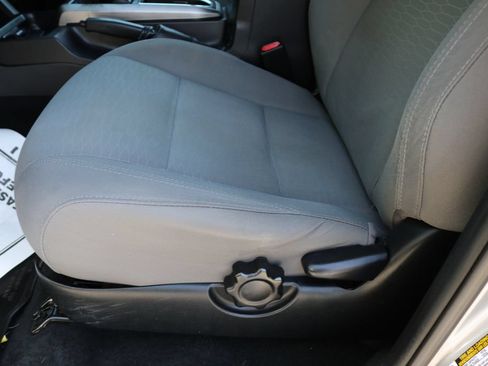 Used 2016 Toyota Tacoma SR5 w/ SR5 Appearance Package (SN) RWD image 13