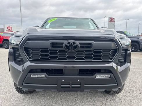 Used 2024 Toyota Tacoma TRD Off-Road AWD/4WD image 9